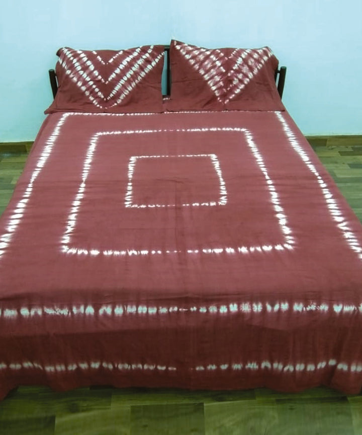 White brick red handcrafted tie dye cotton double bedsheet