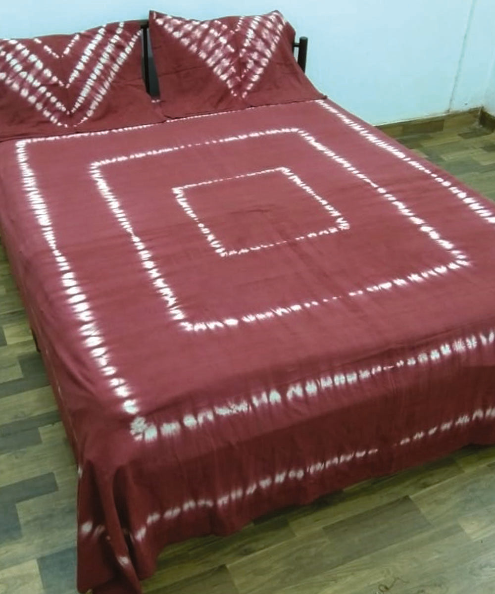 White brick red handcrafted tie dye cotton double bedsheet