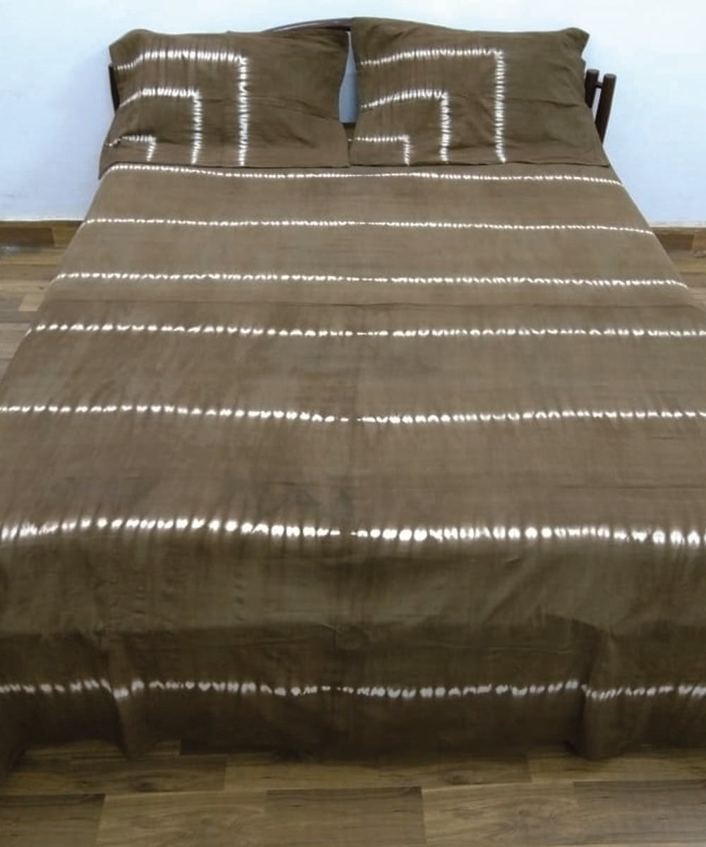 Khakhi green white handcrafted tie dye cotton double bedsheet