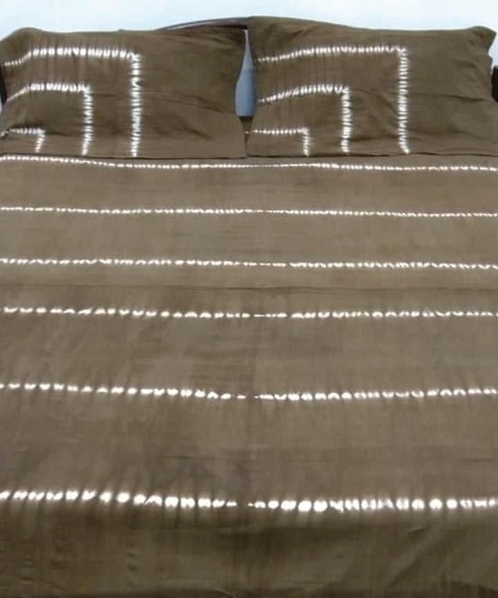 Khakhi green white handcrafted tie dye cotton double bedsheet