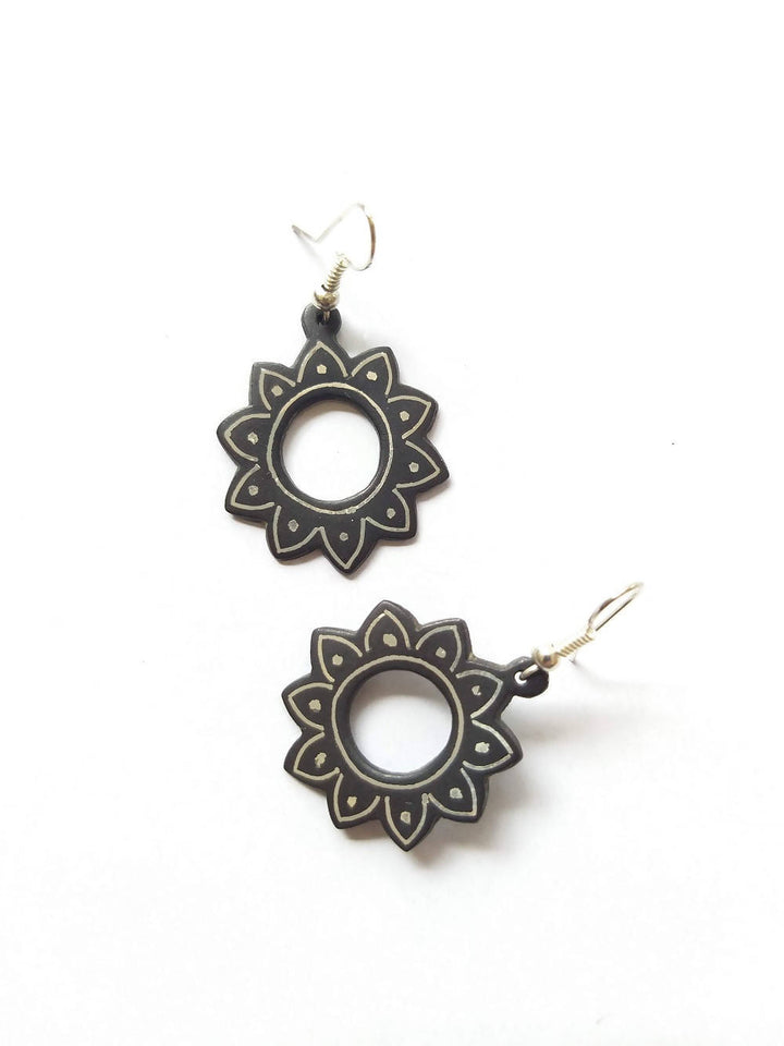 Handcrafted pure silver inlay bidri flower dangler earring