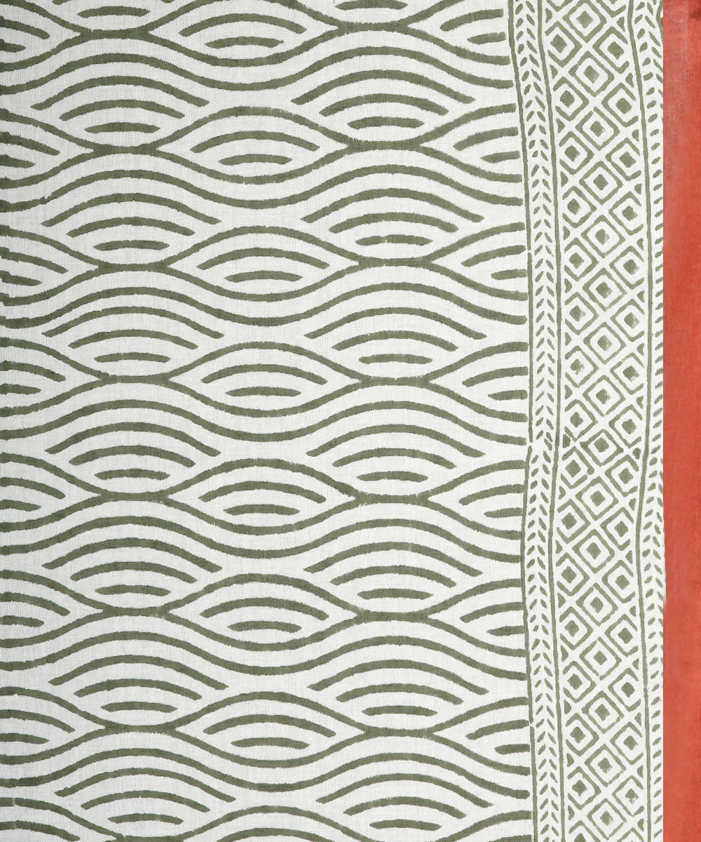 Kiara crafts white half and half block print mul cotton saree
