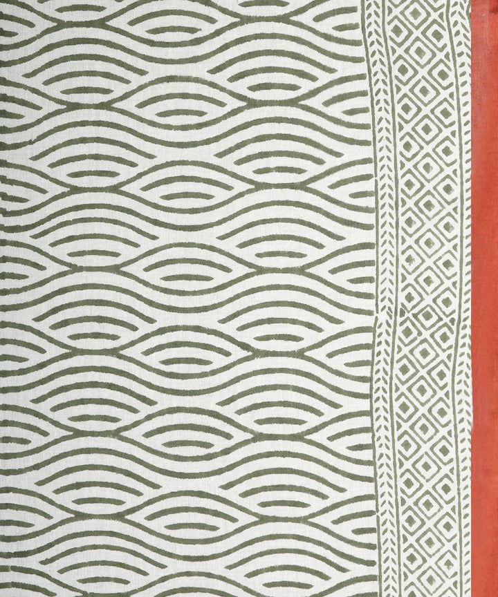 Kiara crafts white half and half block print mul cotton saree