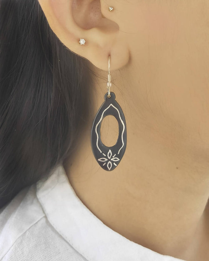 Handcrafted pure silver inlay bidri oval dangler earring