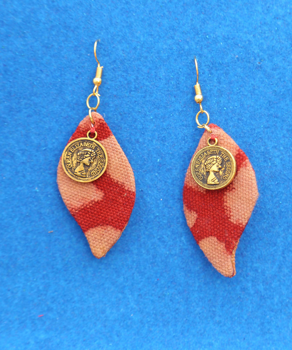 Keri shaped white red earrings