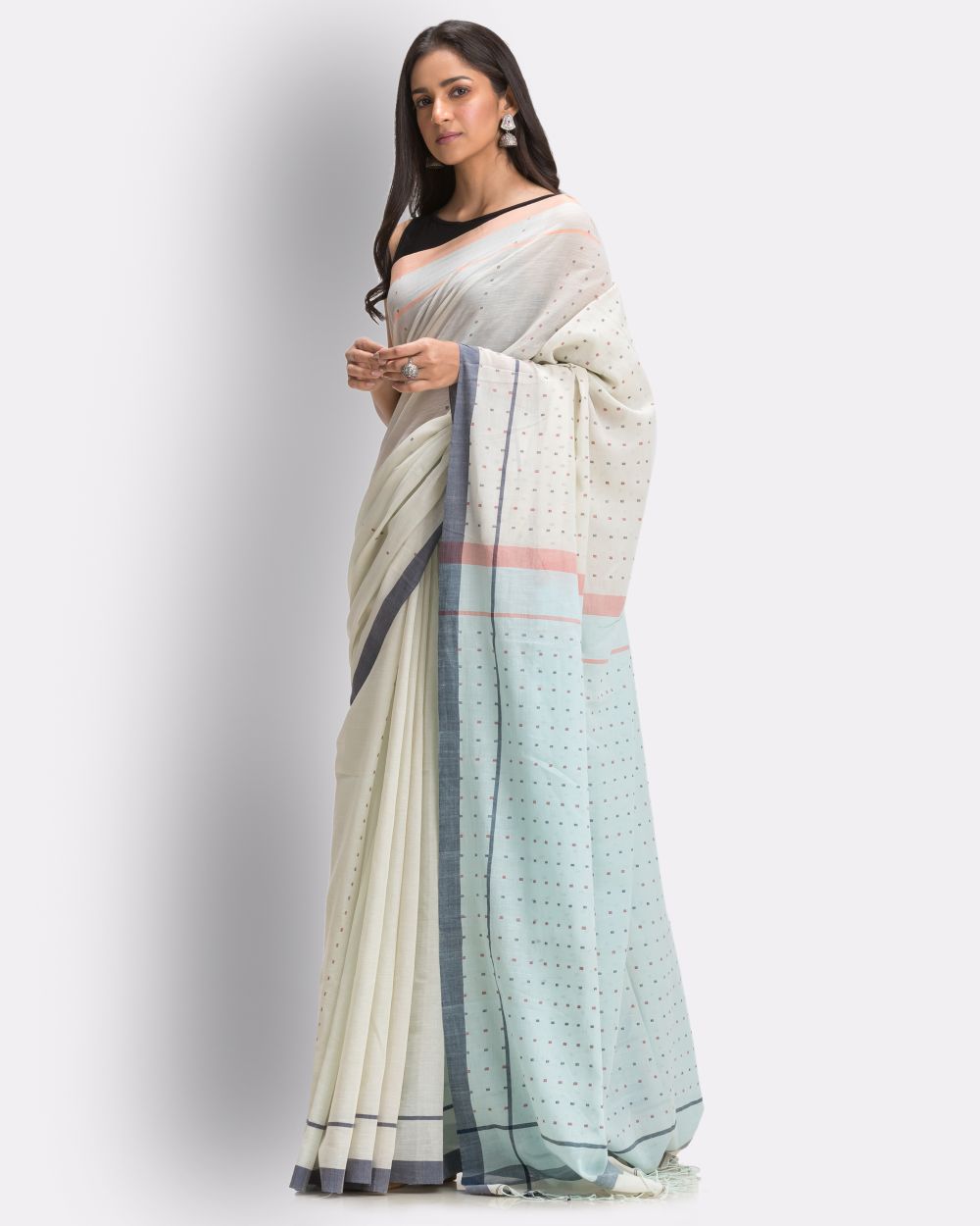 White floral handwoven cotton bengal saree