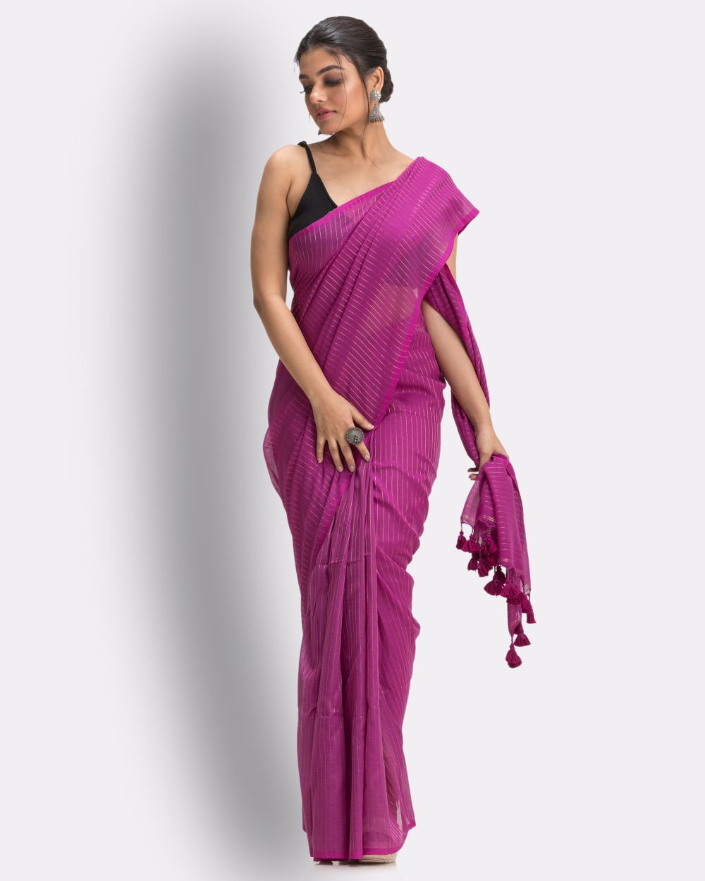 Purple handwoven mul cotton bengal saree