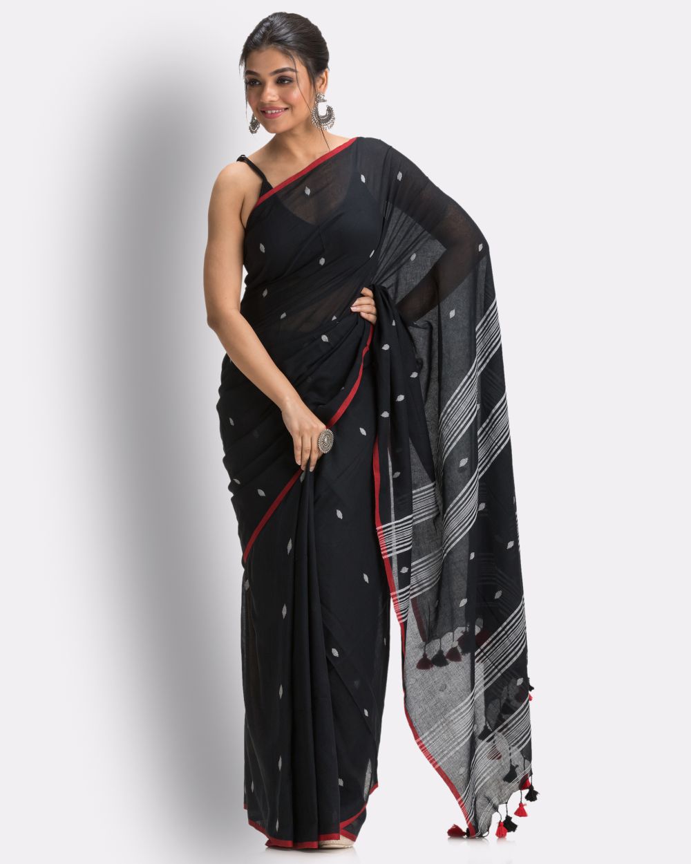 Black grey handwoven mul cotton jamdani saree