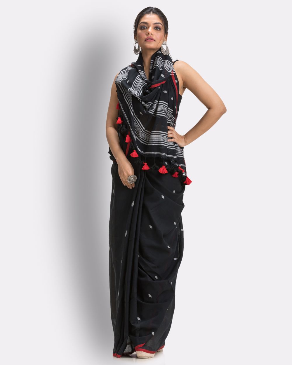Black grey handwoven mul cotton jamdani saree