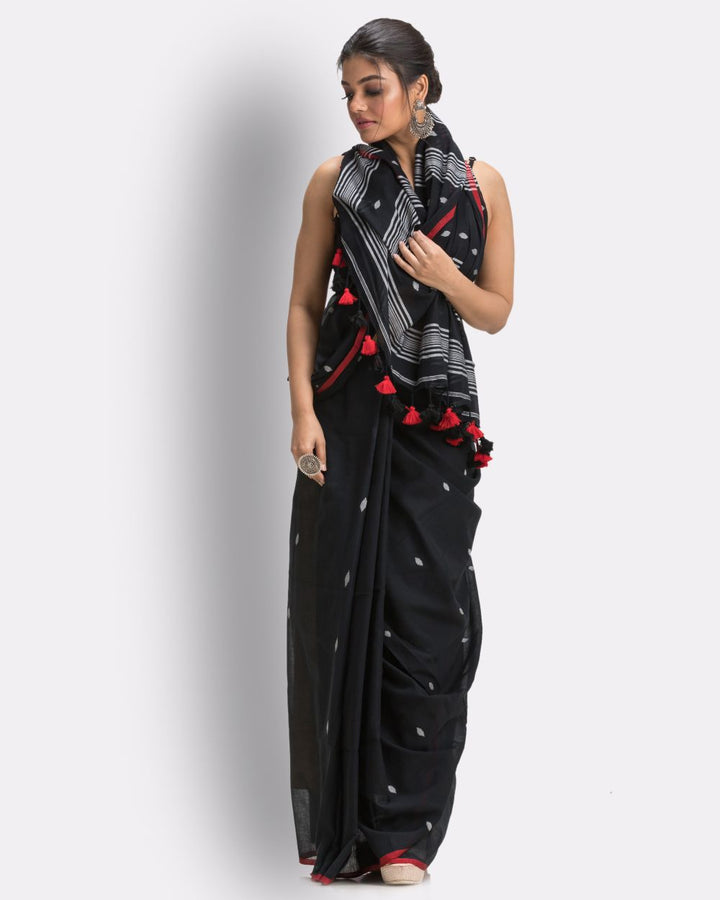Black grey handwoven mul cotton jamdani saree