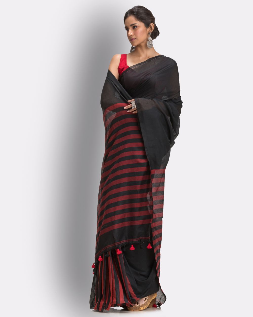 Black red handwoven mul cotton bengal saree