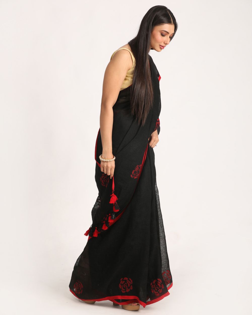Black handwoven linen jamdani saree
