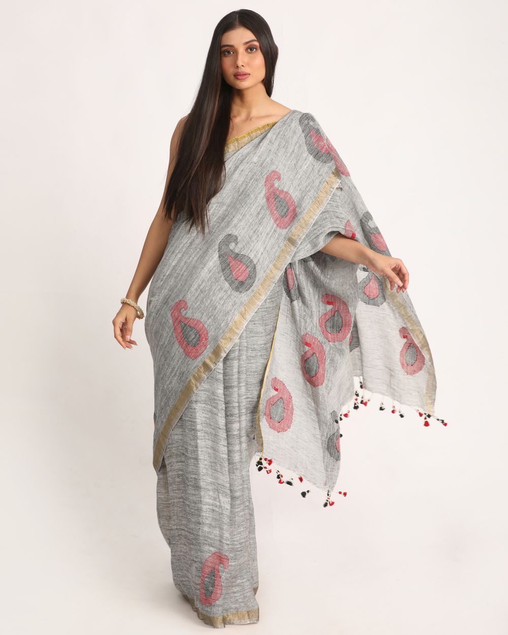 Grey handwoven linen jamdani saree