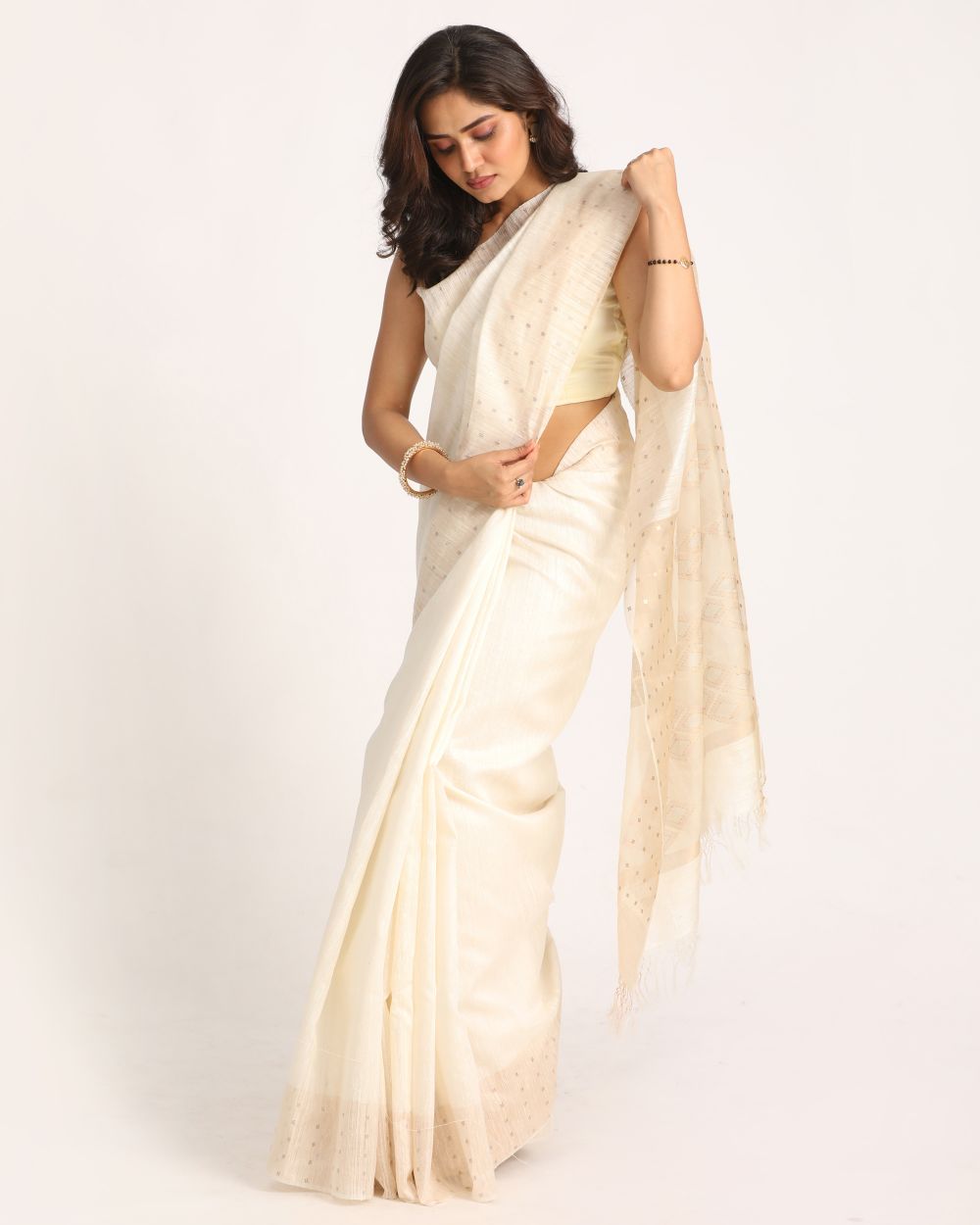 White handwoven resham and matka silk jamdani saree