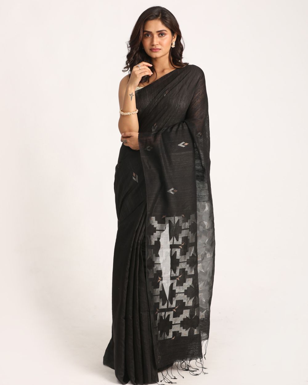 Black handwoven resham and matka silk jamdani saree