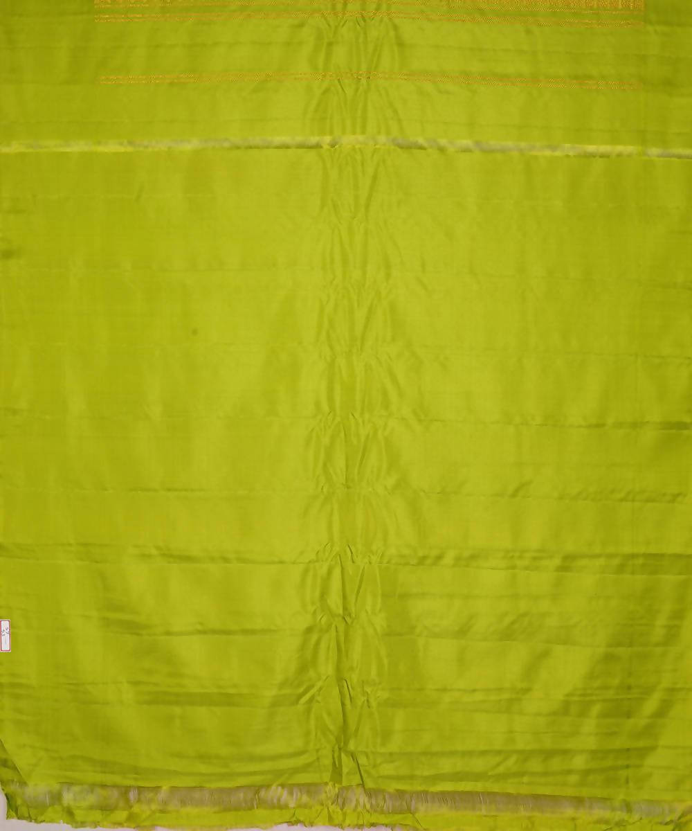 red green handloom gadwal silk saree with kuttu border