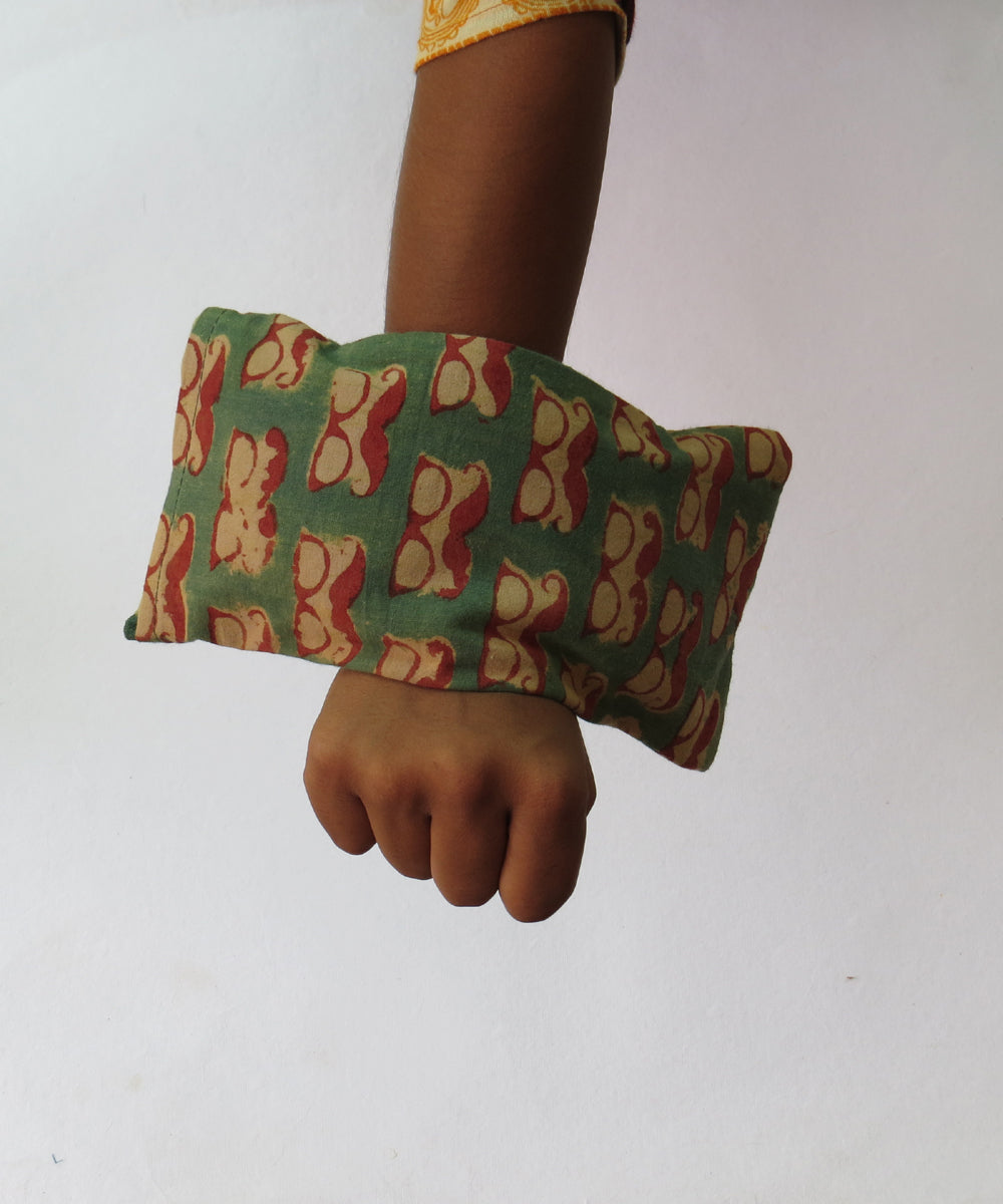 Green offwhite handcrafted canvas cloth heat pad(Small)