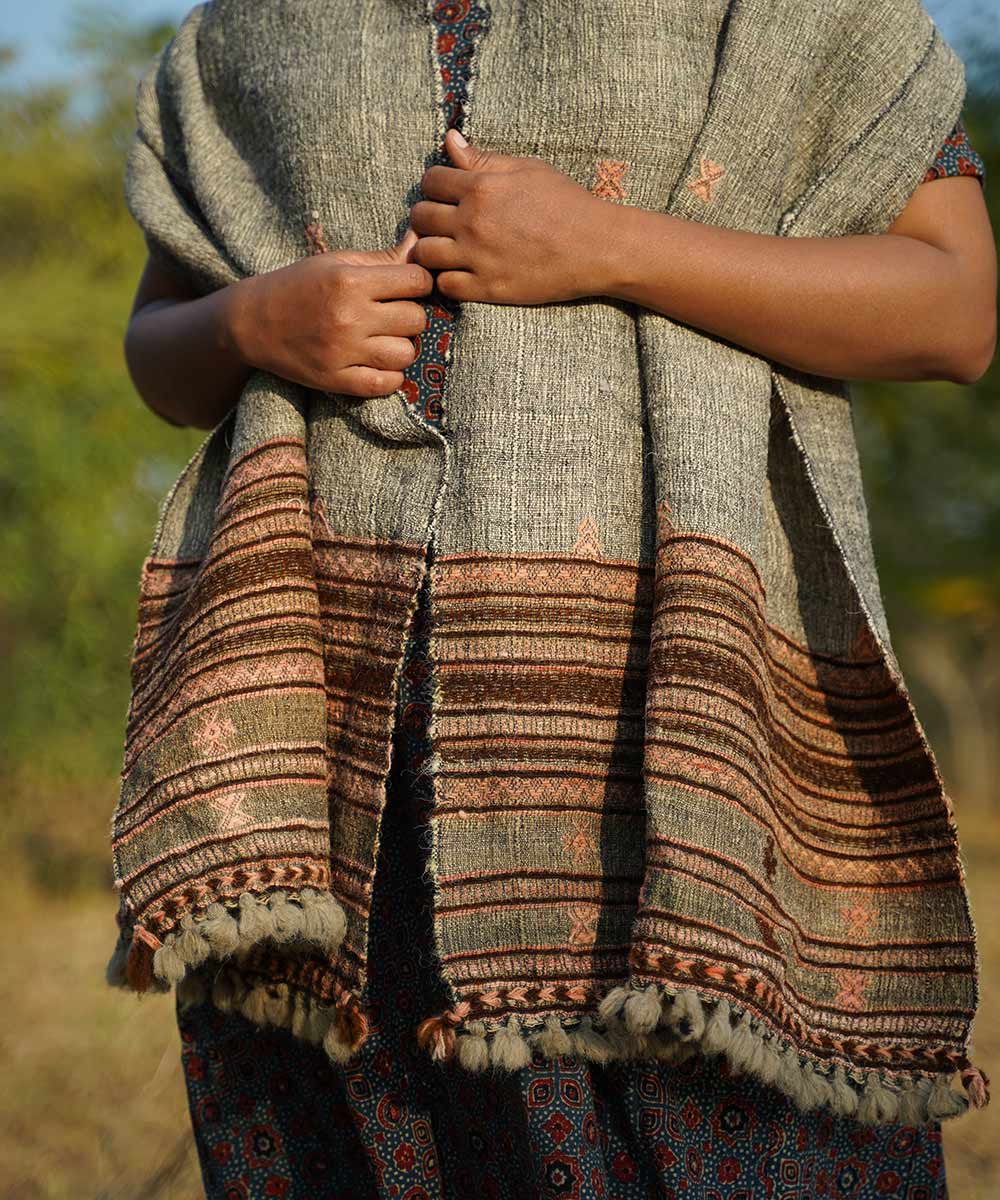 White grey handpun handwoven woolen stole
