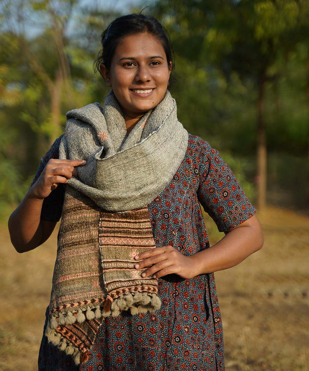 White grey handpun handwoven woolen stole