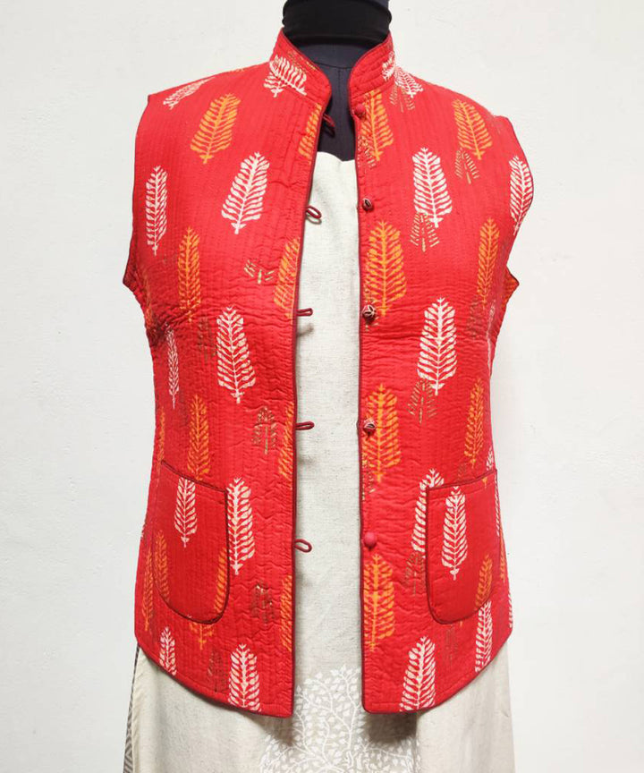 Red leaf print reversible jacket with cotton quilting