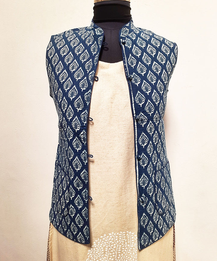 Indigo white printed reversible jacket with cotton quilting