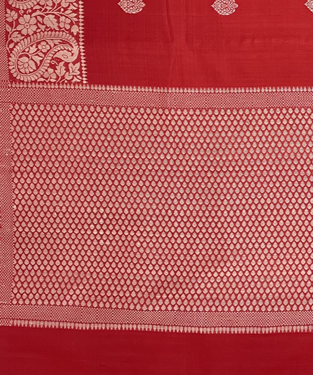 Red hand loom dolabedi silk saree