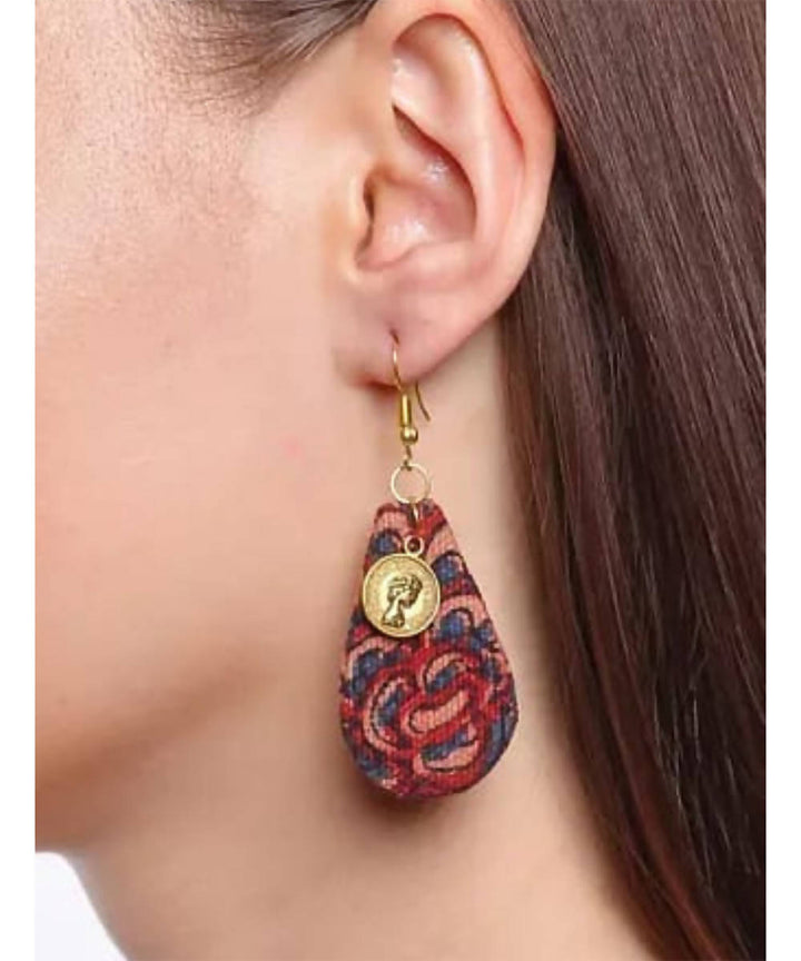 Red rosette chyme petal shape earrings