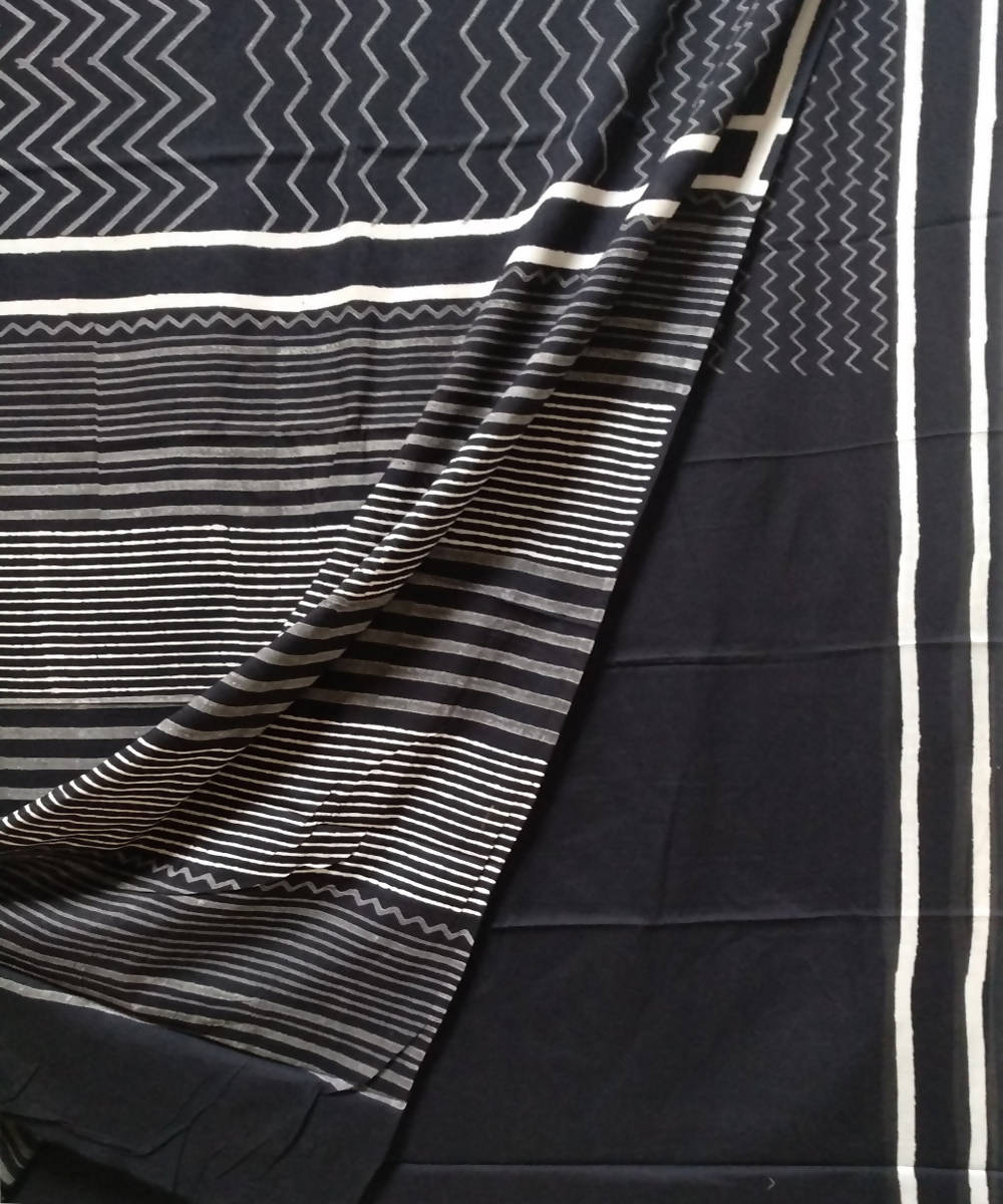 black geometric motif print mul cotton saree