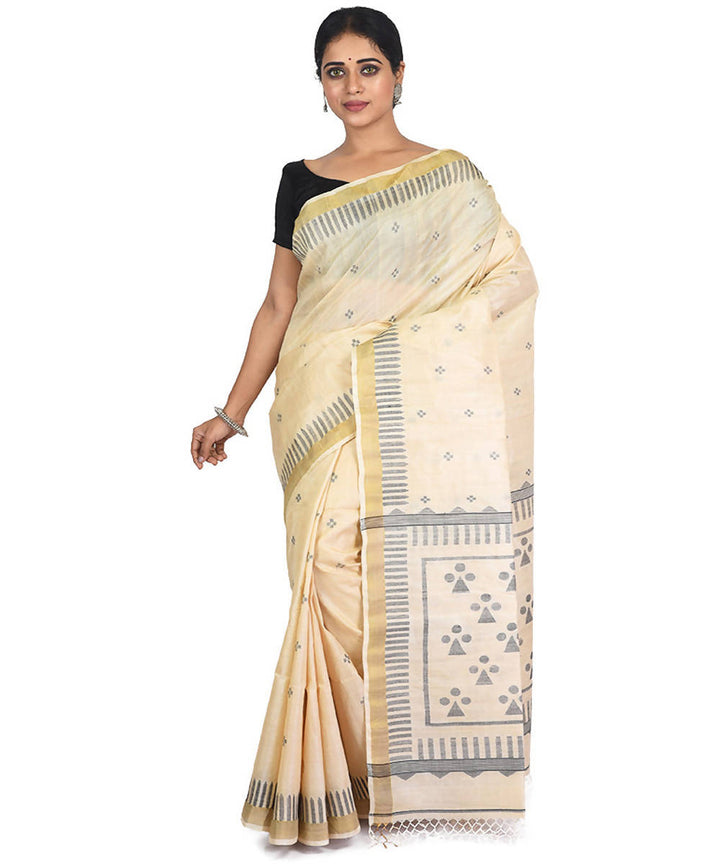 Off white bengal handwoven mulberry silk jamdani saree